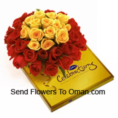 Bos van 24 rode en 12 gele rozen met seizoensgebonden vullers samen met een prachtige doos Cadbury Chocolade