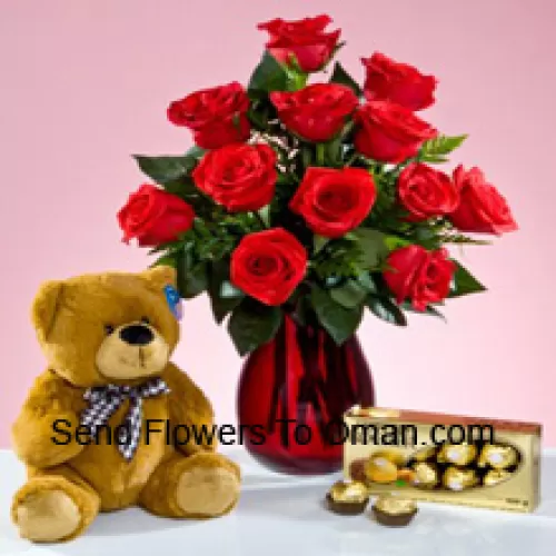 12 Rosas Rojas con Algunas Helechos en un Jarrón de Vidrio, un Lindo Oso de Peluche Marrón de 12 Pulgadas de Altura y una Caja de 16 Piezas de Chocolate Ferrero Rocher