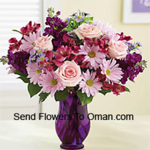 유리병에 아름답게 배열된 분홍색 장미, 분홍색 거베라 및 기타 다양한 꽃 -- 24 송이와 채움재 포함