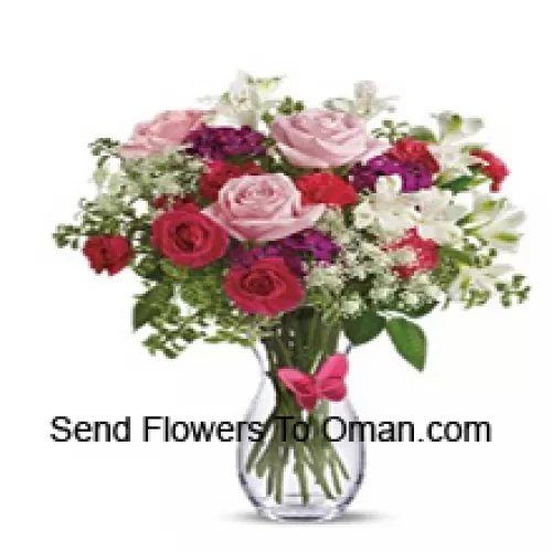 Красные розы, розовые розы, красные гвоздики и другие разнообразные цветы с наполнителями в стеклянной вазе - 24 стебля и наполнители