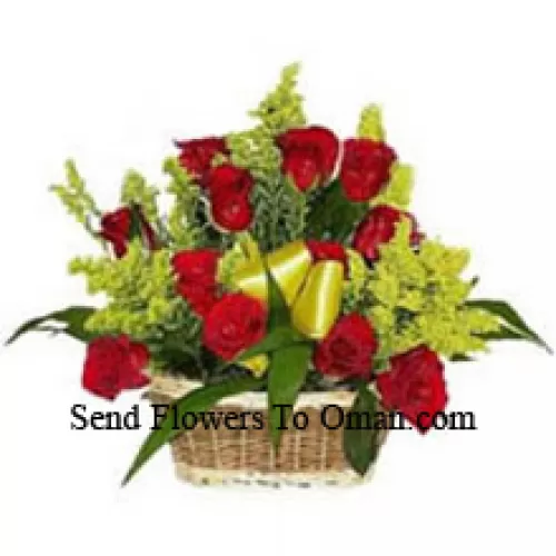 18 只红玫瑰花篮，配以季节性的填充物