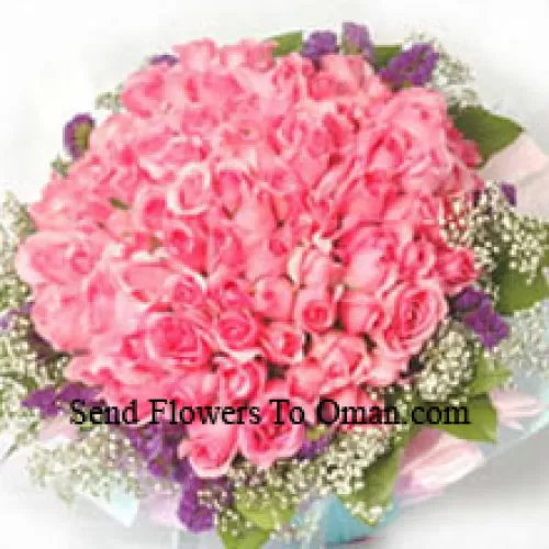 Strauß aus 100 pinkfarbenen Rosen mit saisonalen Füllern
