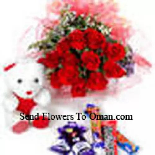 Tros van 12 rode rozen met verschillende chocolaatjes en een schattige teddybeer