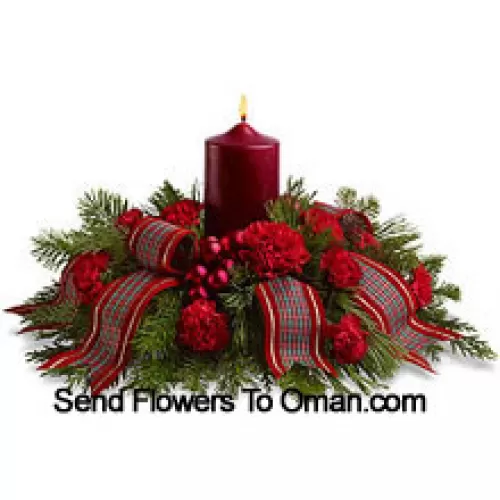 Freuen Sie sich auf ein traditionelles Weihnachtsfest mit diesem wunderbaren Feiertagszentrum. Rote Nelken, duftende Immergrüne und glänzende Weihnachtskugeln umgeben eine rote Säulenkerze, und ein schickes Band verleiht einen besonderen Touch! Eine schöne Möglichkeit, den festlichen Tisch zu beleuchten oder eine hübsche Anrichte zu dekorieren. (Bitte beachten Sie, dass wir uns das Recht vorbehalten, ein Produkt durch ein gleichwertiges Produkt zu ersetzen, falls ein bestimmtes Produkt nicht verfügbar ist)
